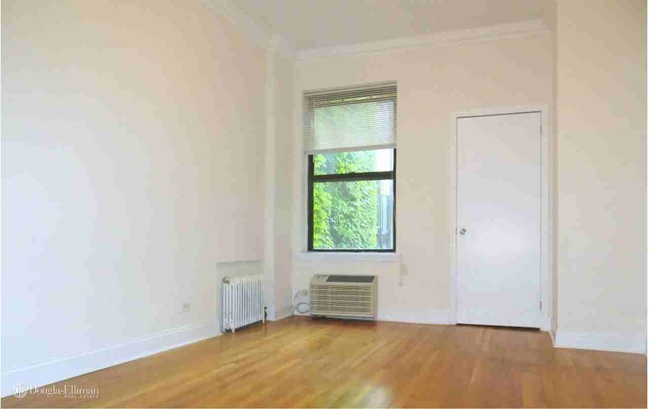 East 83rd Street & 2nd Ave #5B