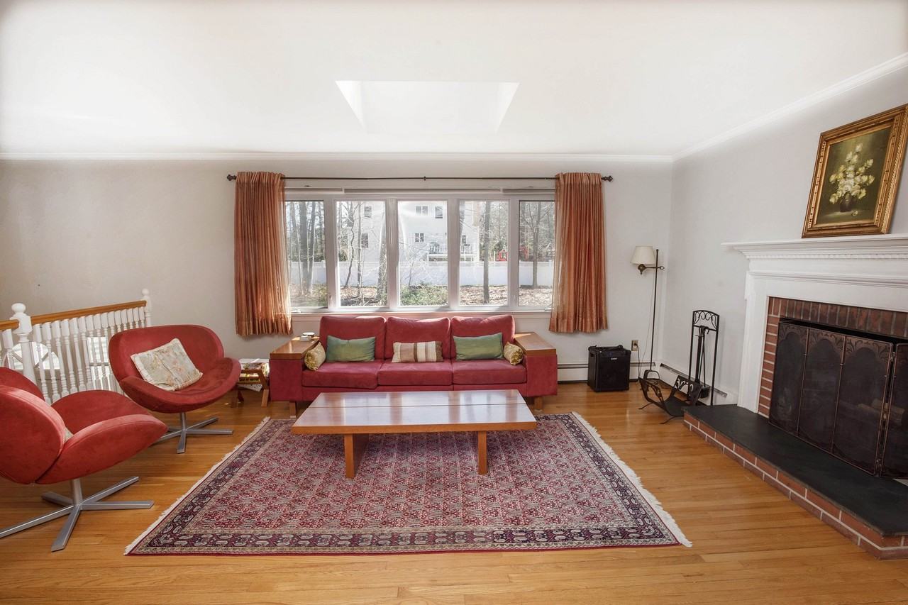 156 Tokeneke Rd - Photo 2 of 9