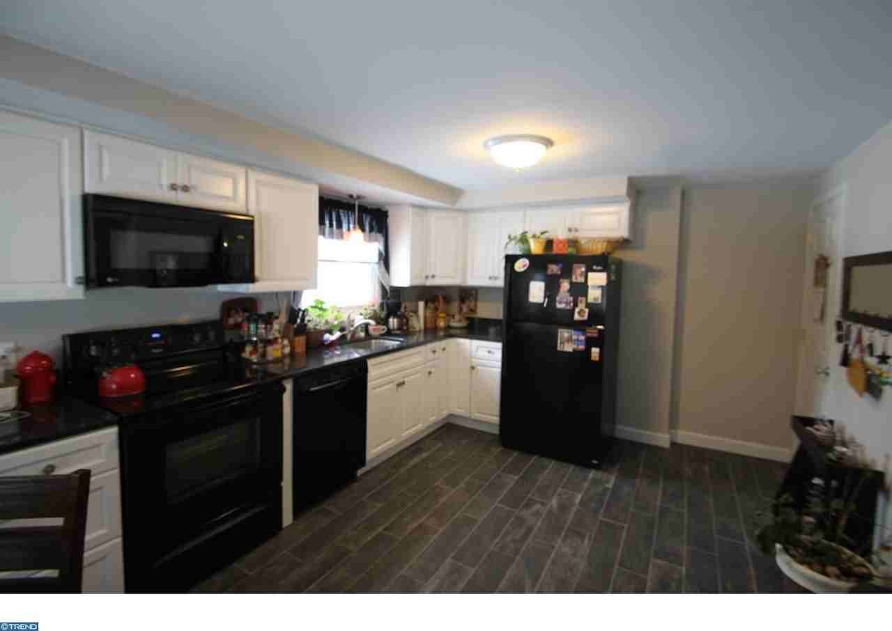 2496 Jane Ln - Photo 3 of 17