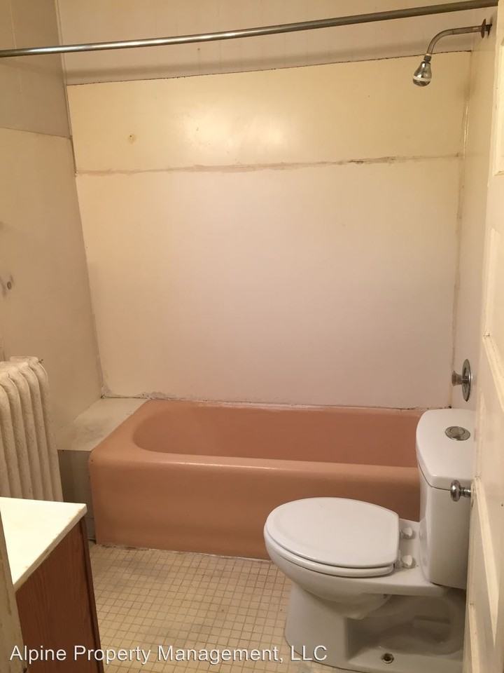 632 E 7th St #6 - Photo 2 of 11