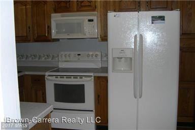 208 Sycamore St - Photo 2 of 8