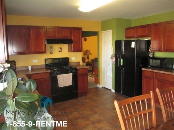 1539 Marigold Ln - Photo 3 of 8