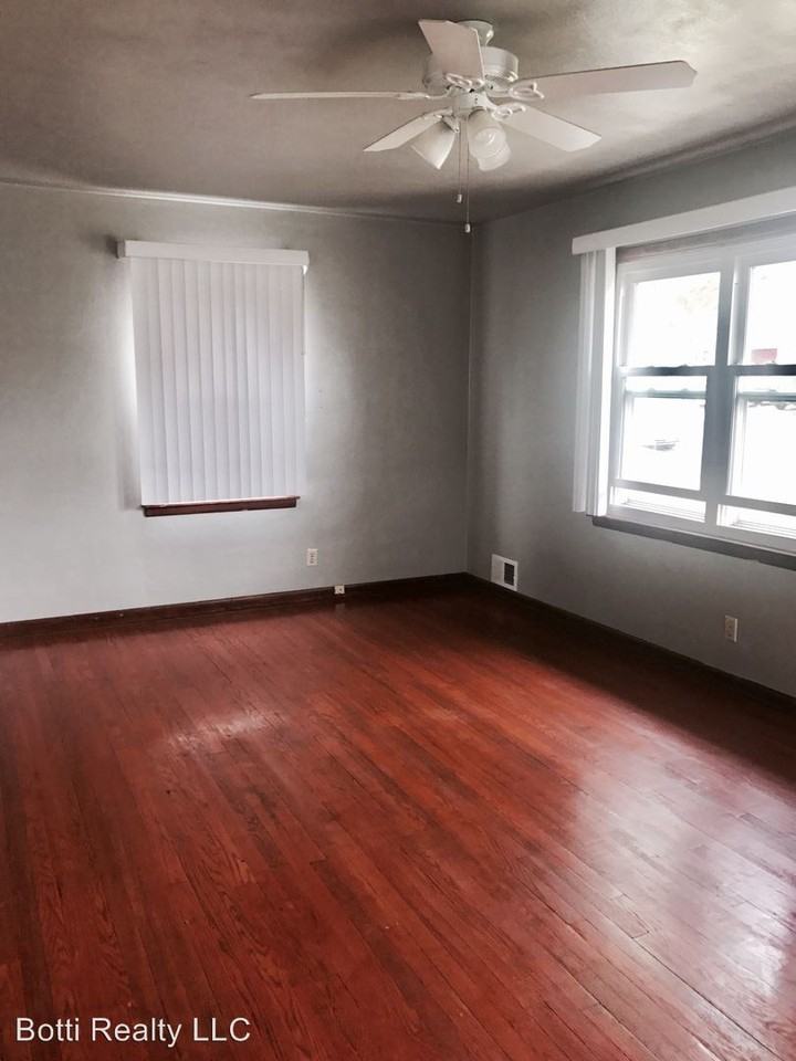 3215 Montrose Ave - Photo 2 of 14