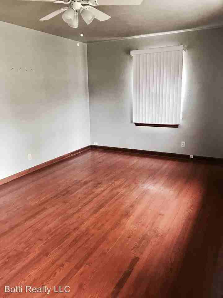 3215 Montrose Ave - Photo 3 of 14