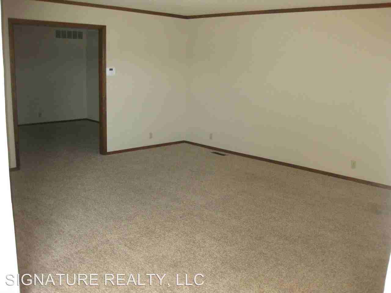 9600 Berkley Ct - Photo 2 of 6