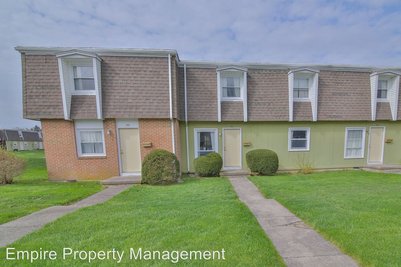 Briar Circle NORTH - Photo 2 of 20