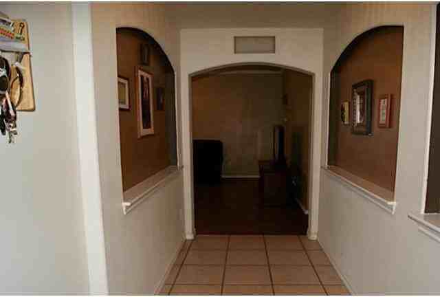 112 Magnolia St - Photo 3 of 20