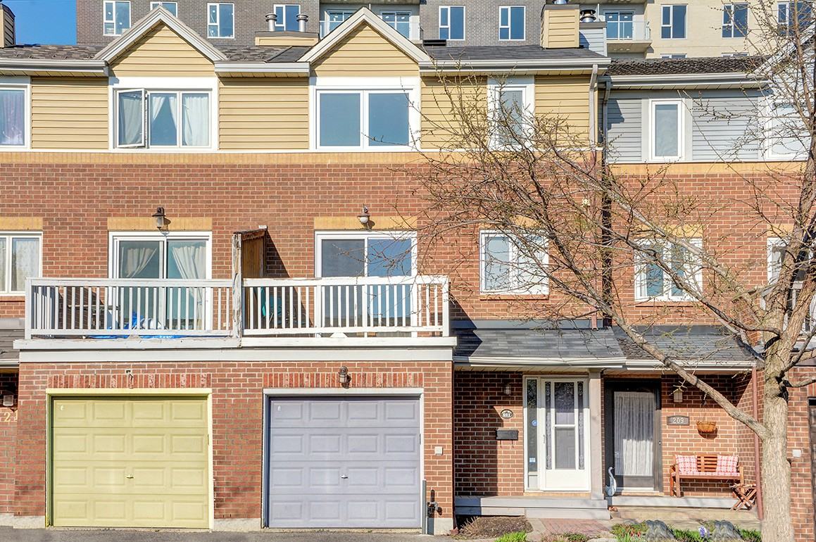 211 Dunbarton Court, Ottawa, ON K1K 4L7 3 Bedroom House for Rent for
