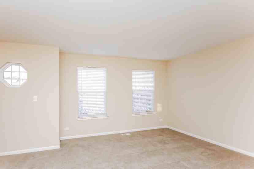 1402 Fieldside Ln - Photo 3 of 15