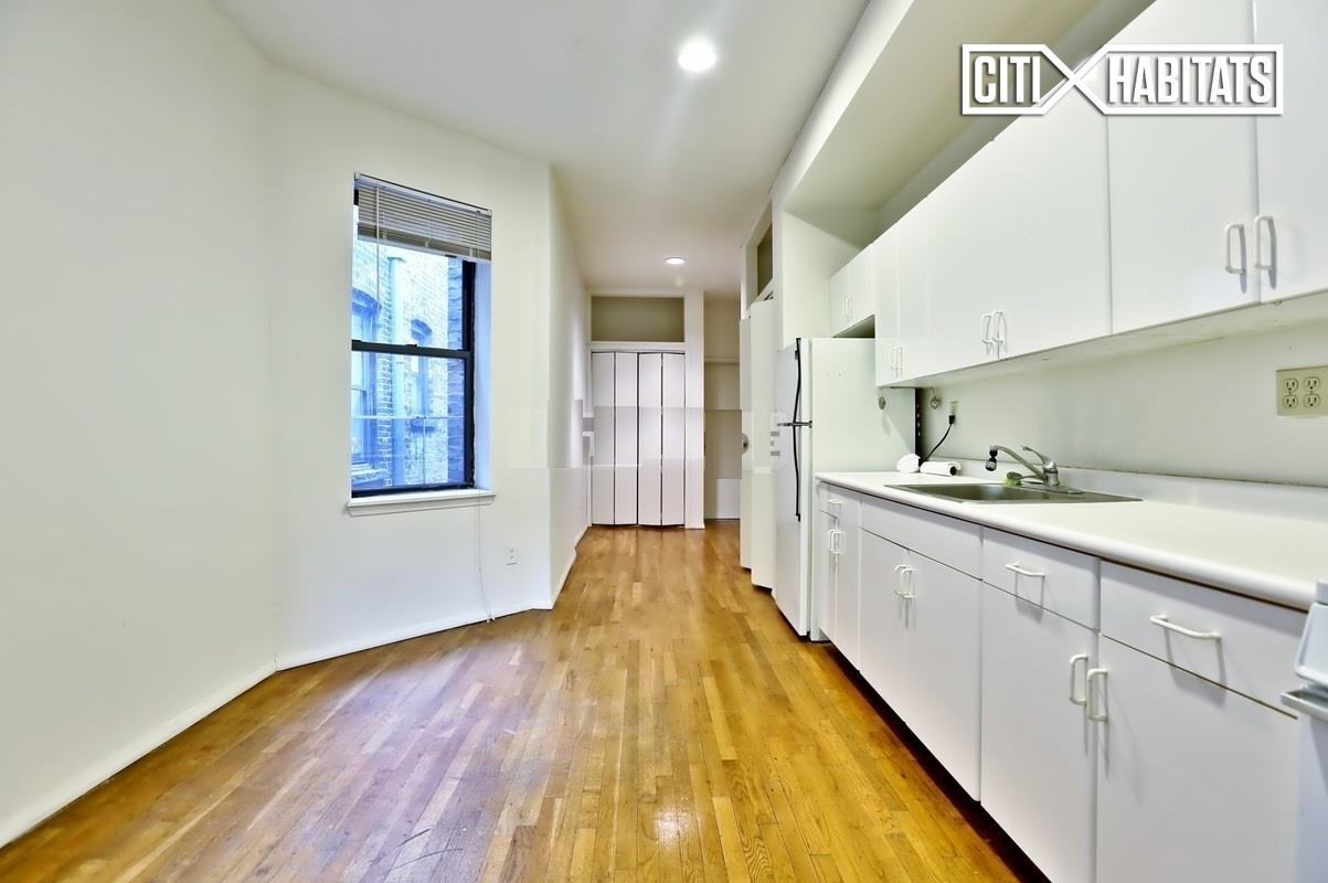 E 53rd St #5B