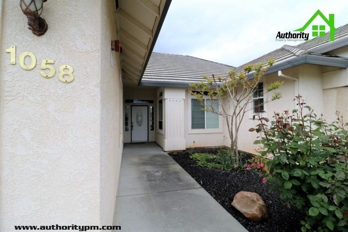 1058 Coggins St - Photo 3 of 30