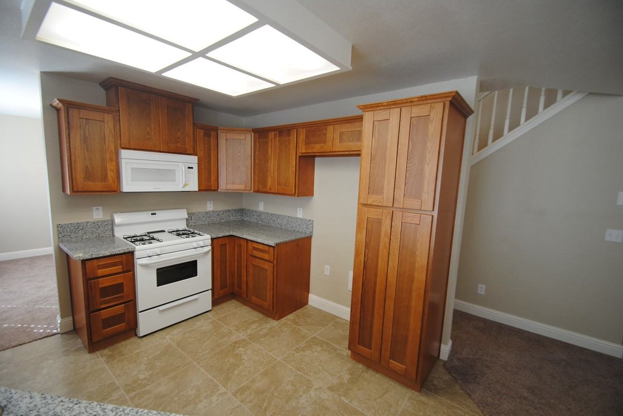 1240 Bell Ave - Photo 3 of 12