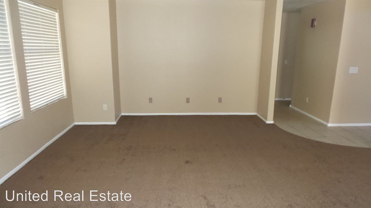1114 N Whipple Ct - Photo 2 of 11