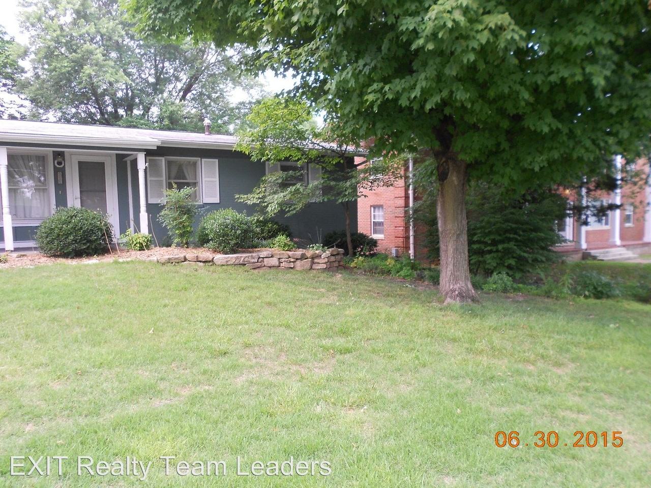 916 W 10th St - Photo 2 of 15