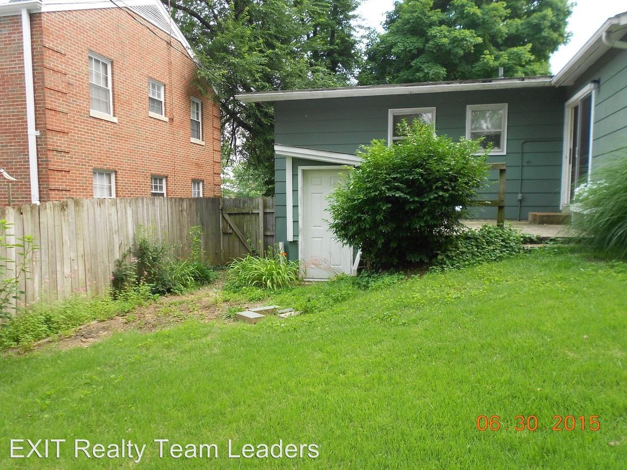 916 W 10th St - Photo 3 of 15