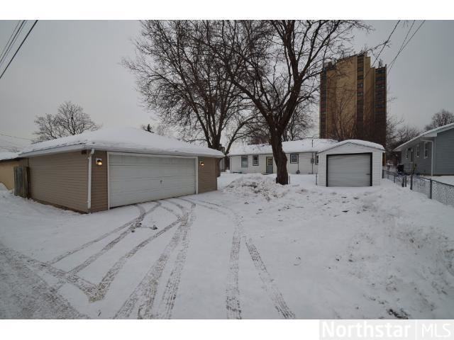 1740 Iowa Ave E - Photo 3 of 11