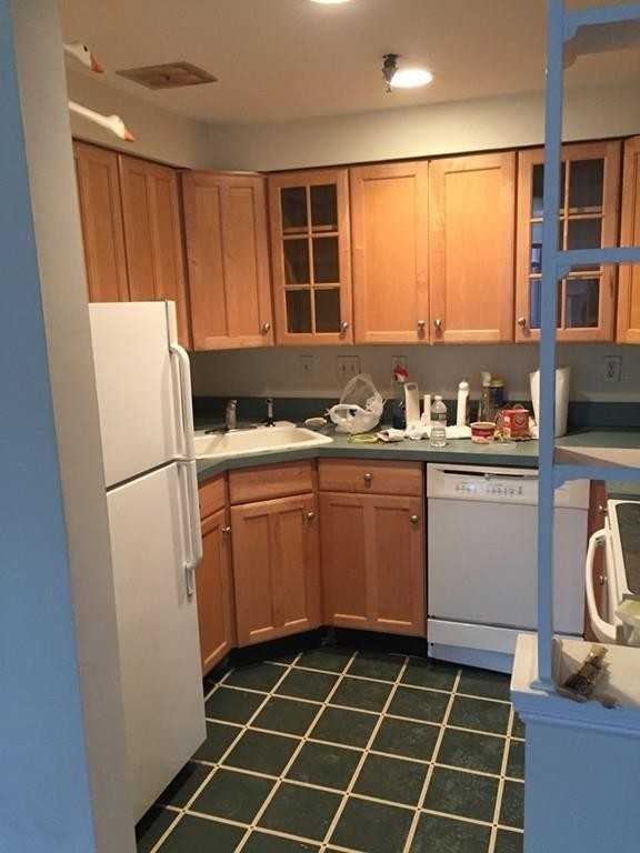 320 Commonwealth Ave #22 - Photo 3 of 8