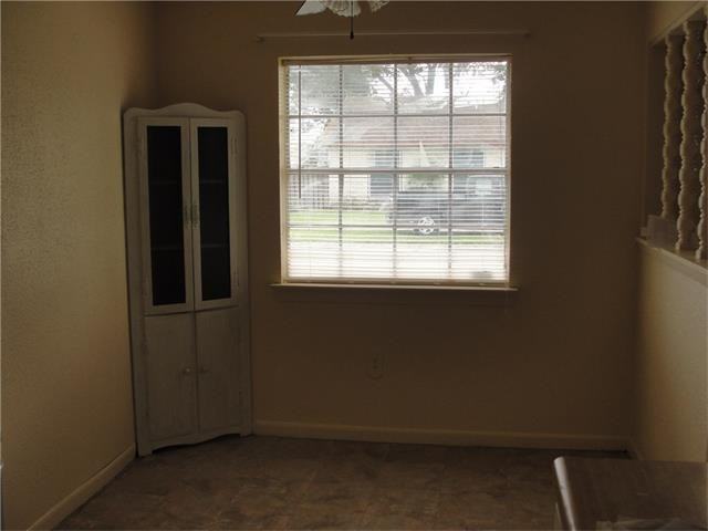 1502 Delta Dr - Photo 2 of 7