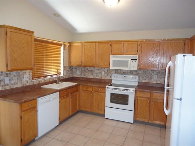 8871 N 114th Dr - Photo 3 of 9