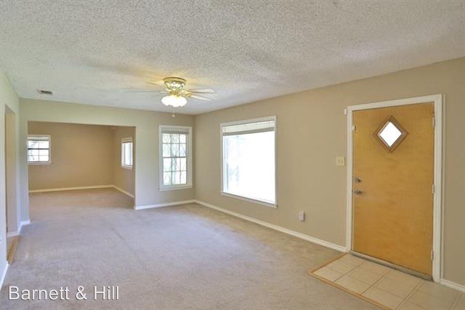 2333 Moore St - Photo 2 of 5