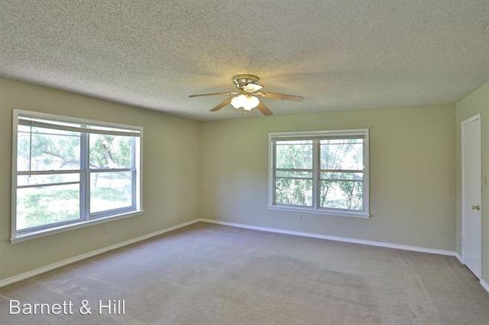 2333 Moore St - Photo 3 of 5