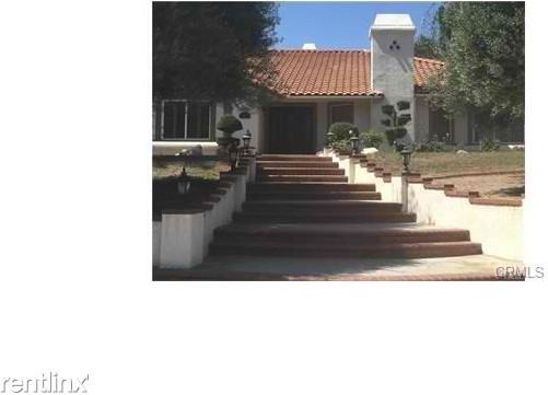 467 Independence Dr - Photo 2 of 11