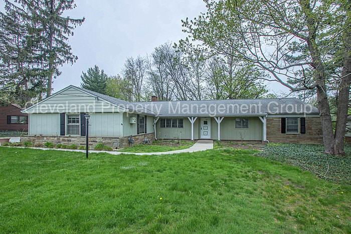 28425 Belcourt Rd - Photo 2 of 29