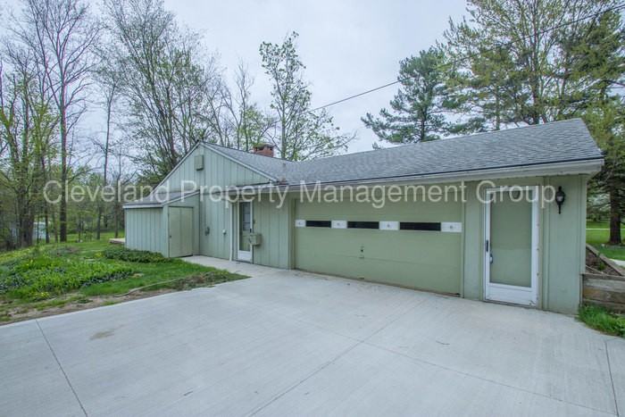 28425 Belcourt Rd - Photo 3 of 29