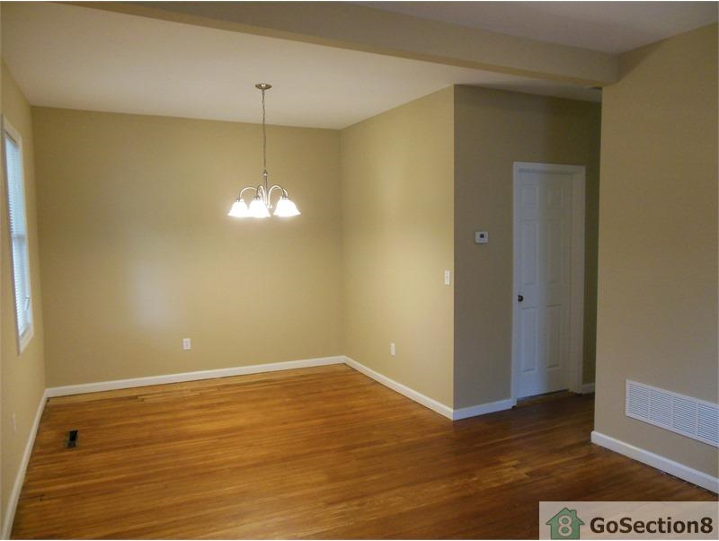 1424 Oakwood Ave - Photo 2 of 17