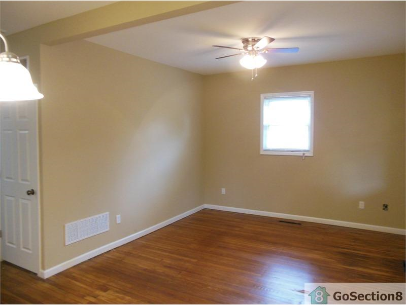 1424 Oakwood Ave - Photo 3 of 17