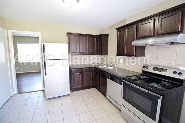 8829 Highland Ave - Photo 3 of 6