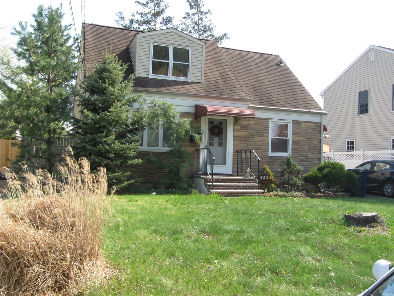 404 Lorraine Ave - Photo 2 of 14