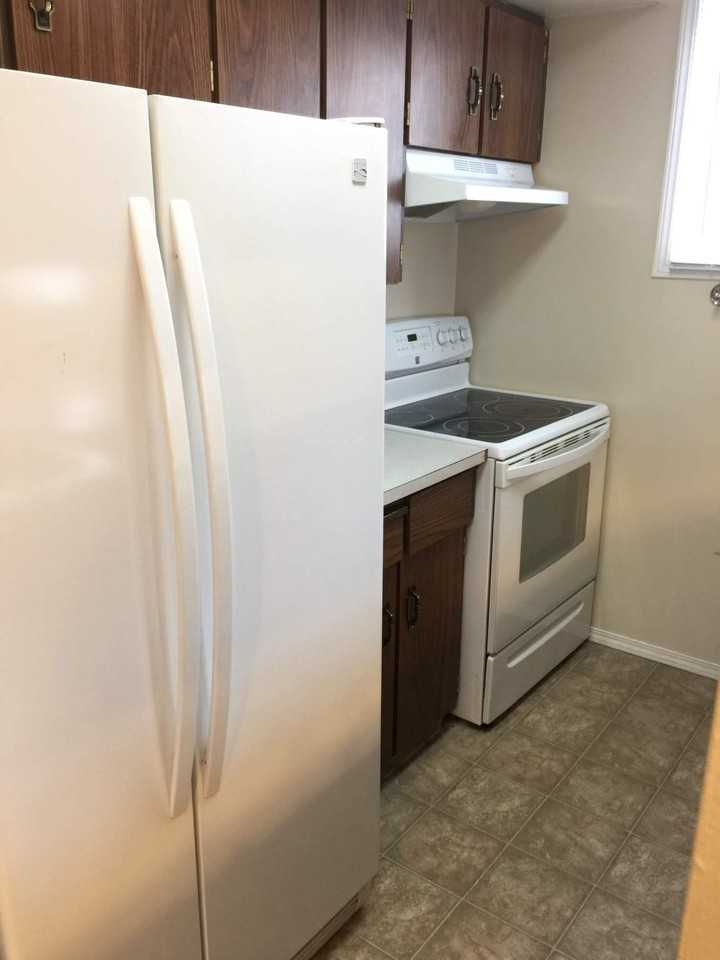 181 Lancaster Terrace NW - Photo 3 of 19