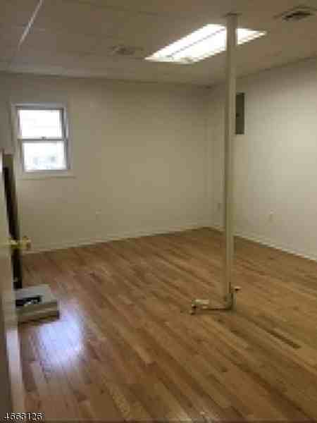 425 Beaverbrook Rd - Photo 3 of 6