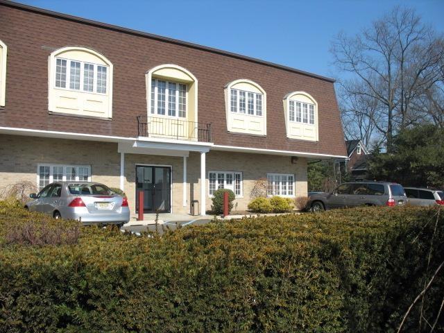 71 Franklin Turnpike - Photo 3 of 6