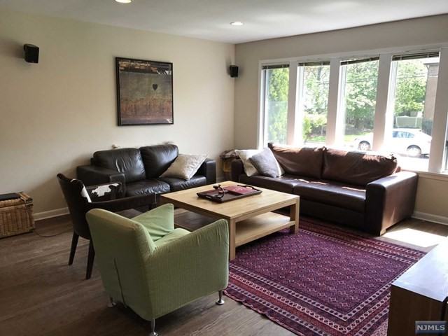 129 Palisades Ave - Photo 2 of 6