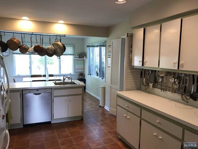 129 Palisades Ave - Photo 3 of 6