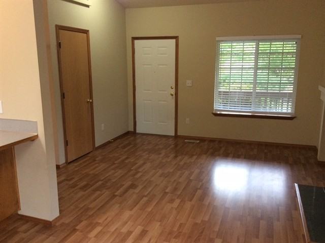 931 SE Beaver Creek Ln - Photo 2 of 10