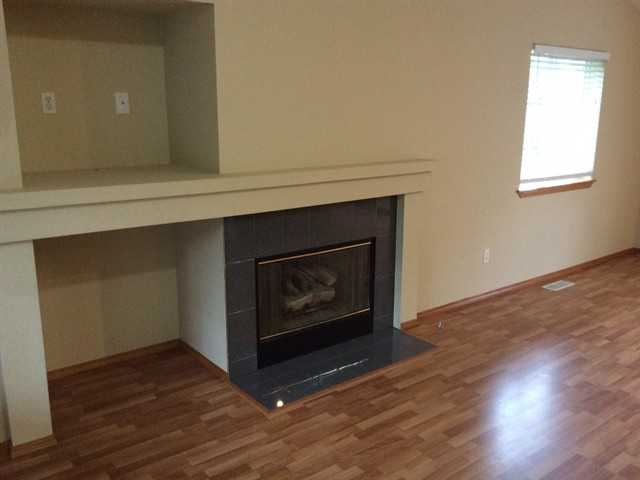 931 SE Beaver Creek Ln - Photo 3 of 10