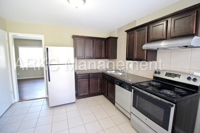 8818 Highland Ave - Photo 3 of 12