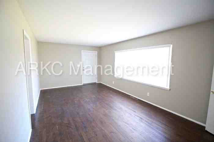 8822 Highland Ave - Photo 2 of 12