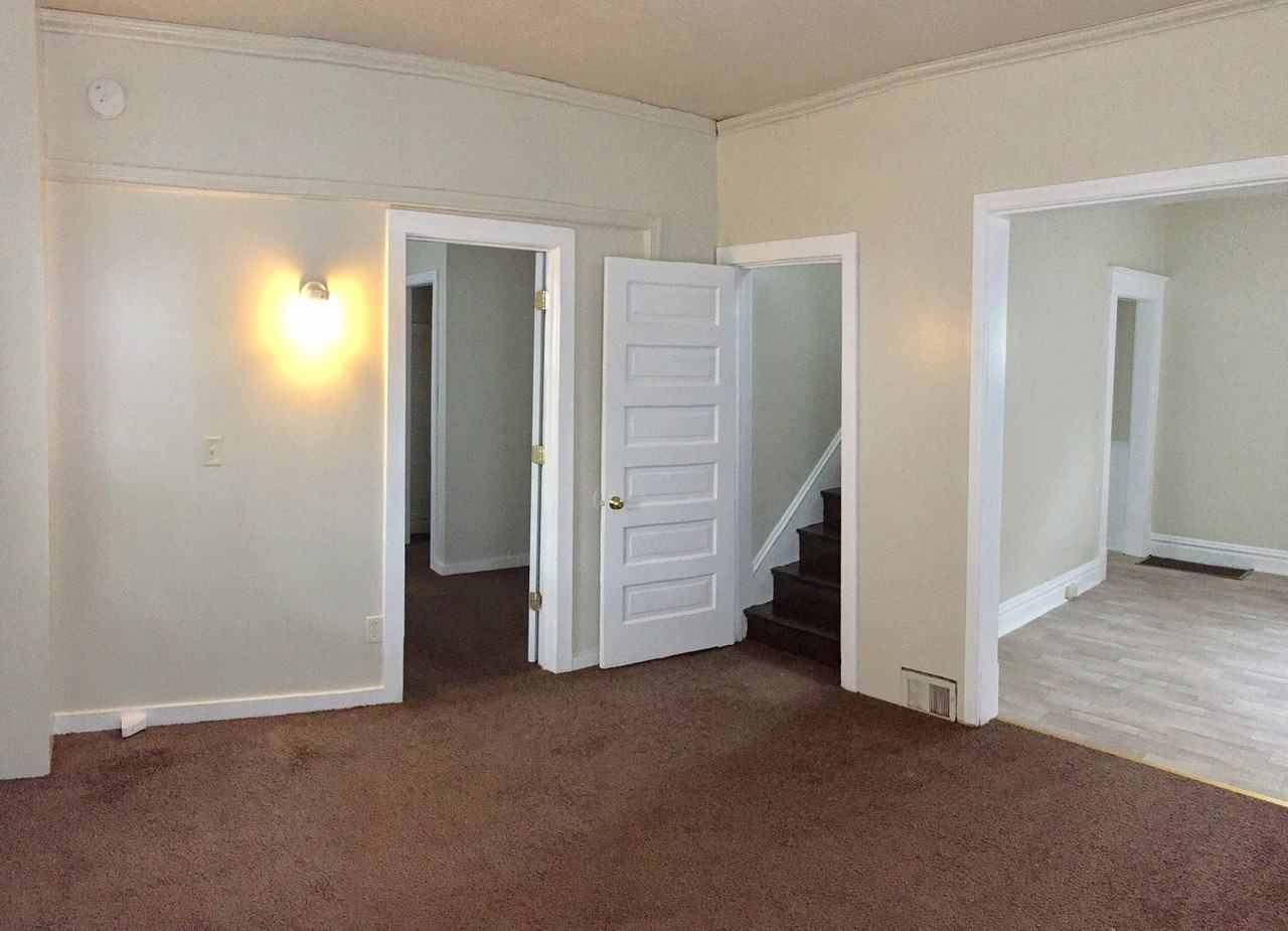 926 Kensington Ave SW - Photo 3 of 18