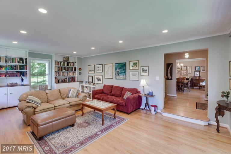 1205 Huntly Pl - Photo 3 of 27