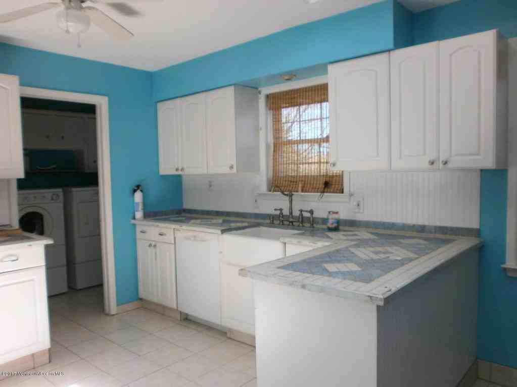 421 Mermaid Ave - Photo 3 of 13