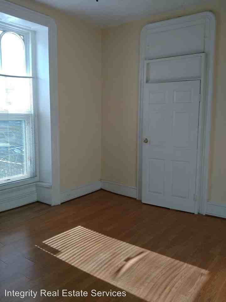 305 E. Walnut Lane - Photo 3 of 5