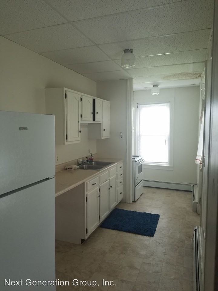 328 S Fourth St - Photo 2 of 4