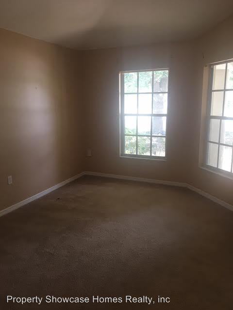 695 Cloverleaf Blvd - Photo 3 of 12