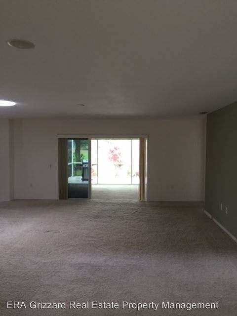 27019 Roanoke Dr - Photo 2 of 13