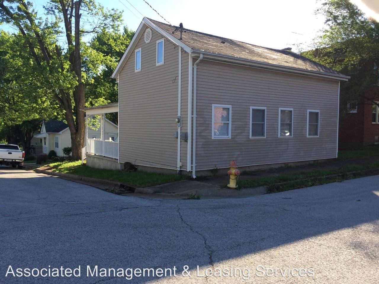 322 Walnut St - Photo 2 of 4