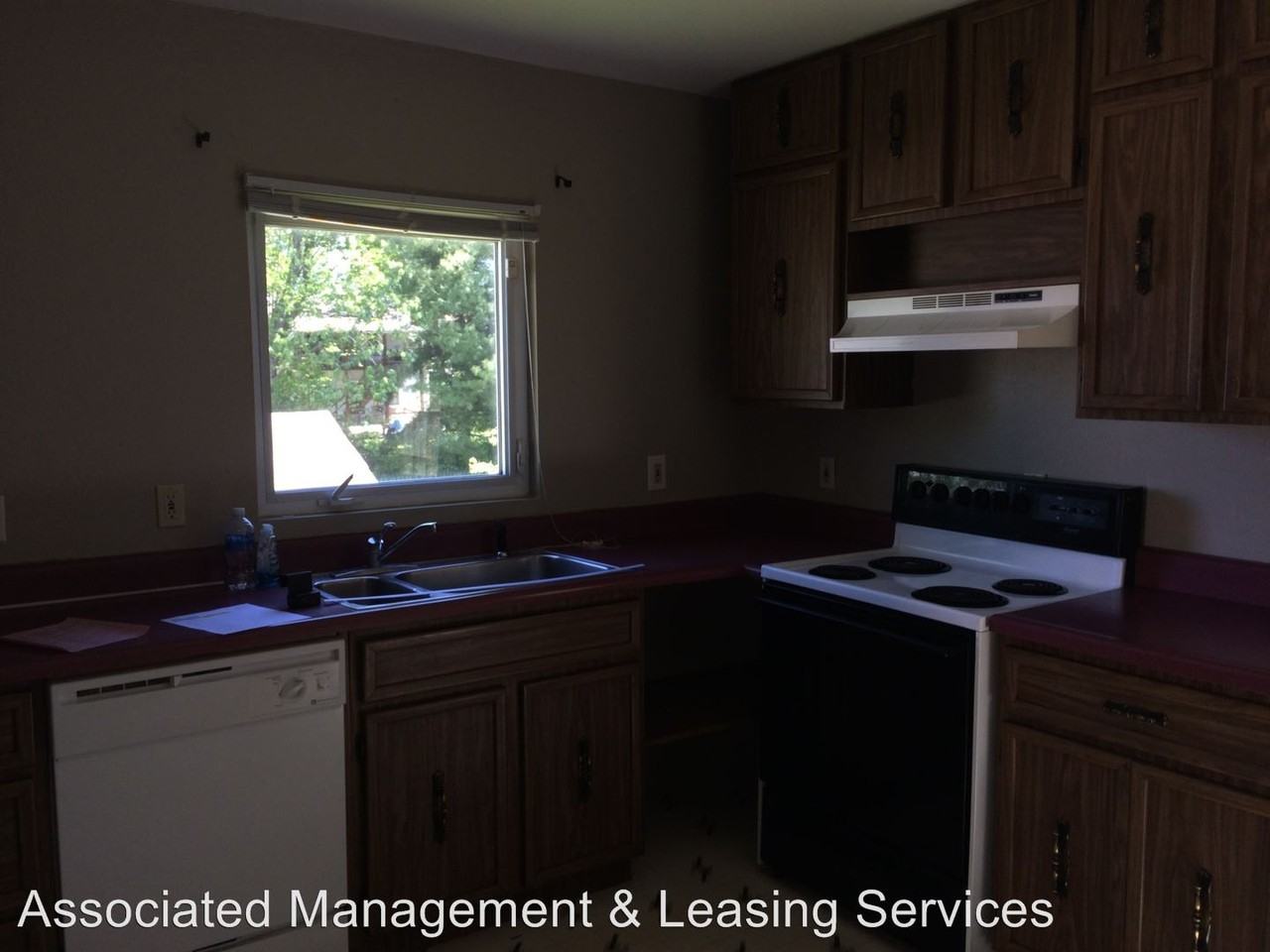 322 Walnut St - Photo 3 of 4